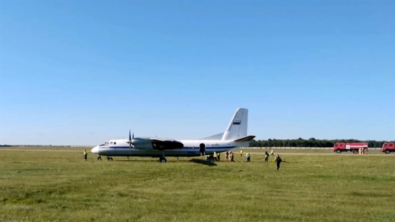 Самолет с 40 пассажирами выкатился за пределы ВПП в Тюмени