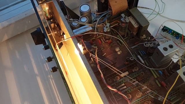 Проверяем границы шкалы 87-108,5 мгц перед отправкой планки ФМ в г. Клин. Работает "зеленый глаз". смотреть онлайн