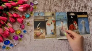 Он в истерике! Что его тревожит? | Гадание таро расклад