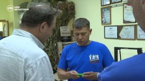 Актёр Георгий Дронов (Костя из «Ворониных») приехал в Белгородскую область поддержать волонтёров.