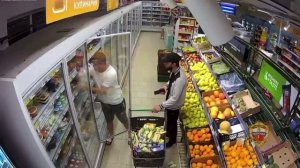 Полицейские расследуют кражу товаров на 120 тысяч рублей из супермаркета на юге Москвы