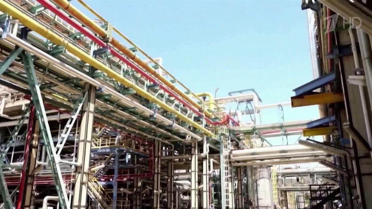 Из-за атаки ВСУ приостановлены поставки нефти в Венгрию из России