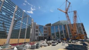 Более 1500 человек строят театральный комплекс в дальневосточной столице.