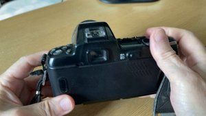Демонстрация фотоаппарата Nikon A6006 с профессиональным объективом
