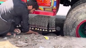 Вытащить 50-тонный грузовик. Пакистан