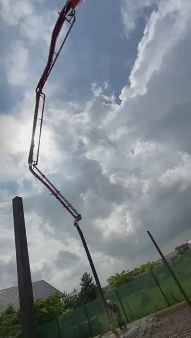 Заливаем фундаментную плиту на дачном участке