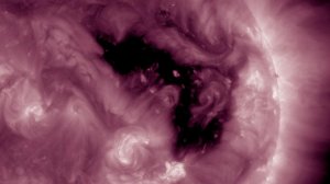 Ученые предупредили о магнитных бурях из-за корональной дыры на Солнце