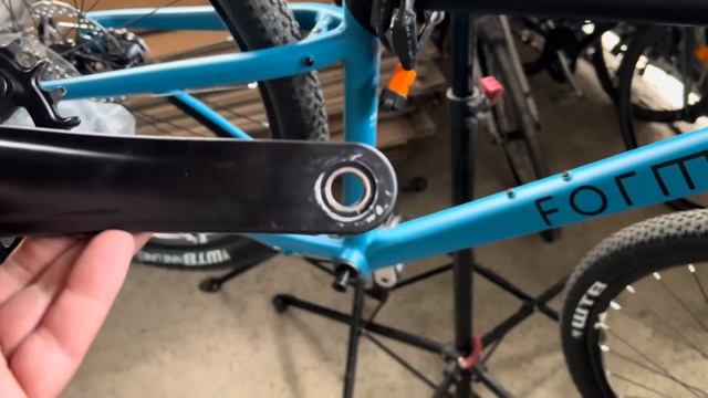 Последствия неправильной самостоятельной сборки велосипеда. Установка ремонтной футорки в шатун. смотреть онлайн