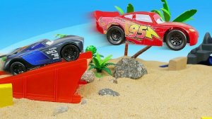 МУЛЬТИКИ ПРО МАШИНКИ. НОВАЯ СВЕРХСКОРОСТНАЯ ТРАССА. КТО ПРИДЁТ К ФИНИШУ ПЕРВЫМ? МАКВИН ИЛИ ШТОРМ?