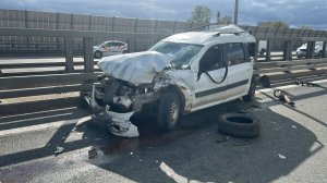 Фургон протаранил два автомобиля на КАД: момент ужасного ДТП в Питере