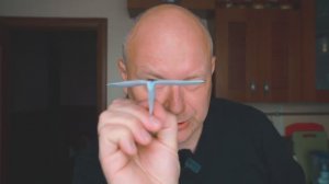 Как сложить бумажный самолетик простым способом