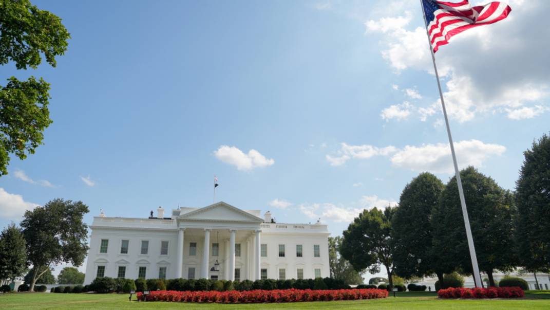 Экс-премьер Украины Азаров: визит Зеленского в Белый дом не изменит ситуацию