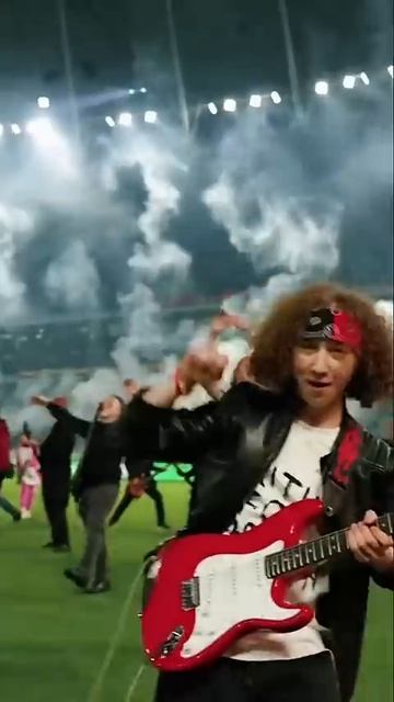 Pure magic❤️ #rocknmob #music #rock #football #flashmob смотреть онлайн