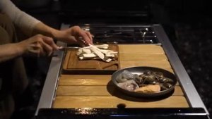 Хочешь увидеть дождь? Палатка видит дождь через окно на крыше/ Кемпинг в одиночной машине под дождём