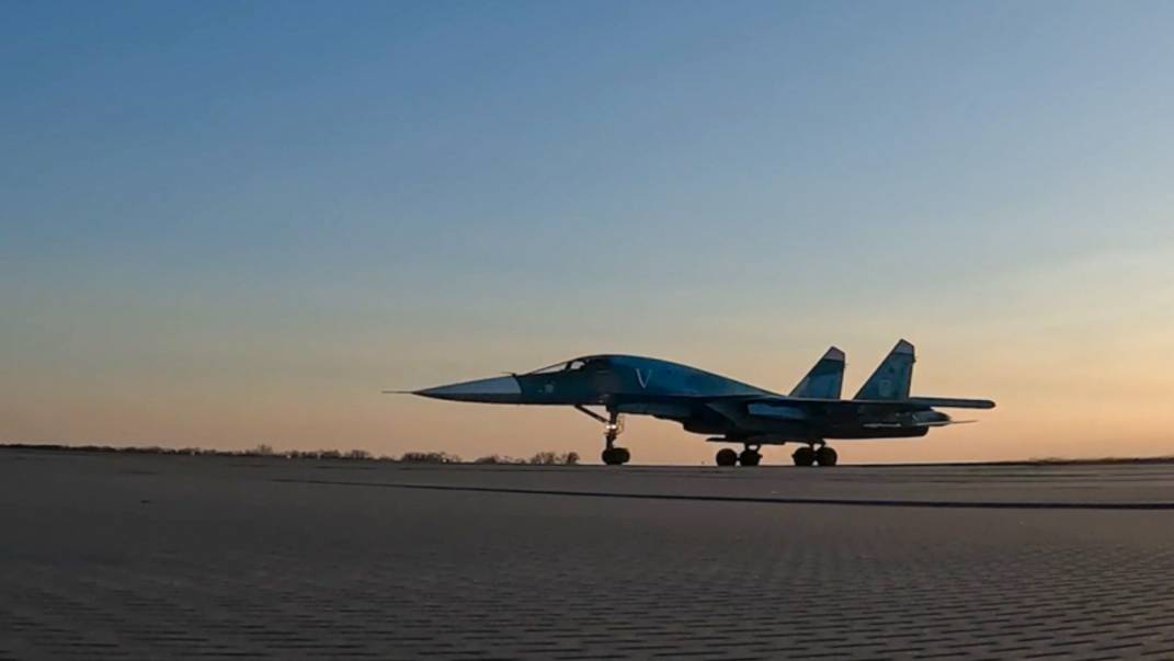 Су-34 ударил по пункту управления беспилотниками ВСУ. Лучшее видео из зоны СВО