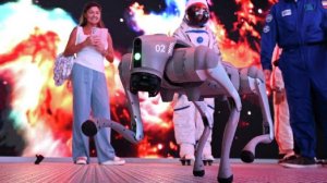 Москвичам предложили поуправлять робопсом на форуме «Москва 2030»