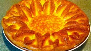 Какой же он вкусный! Нежный заливной рыбный пирог из консервы и картофеля на сметане