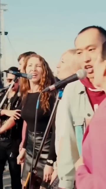 Famous Russian punk rock band played by 320 musicians! #rock #rocknmob #punkrock #корольишут смотреть онлайн