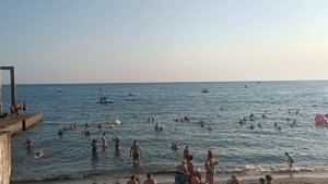 Лермонтова к вечеру пляж полный