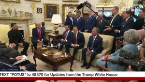 Трамп согласился с похвалой костюма Зеленского. Видео