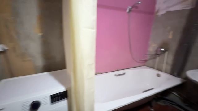 Предлагается светлая и уютная комната в просторной трёхкомнатной квартире смотреть онлайн