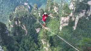 🏆🏔В китайской провинции Хунань стартовал чемпионат по слэклайну