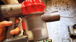 Как заменить аккумулятор для пылесоса Dyson DC62