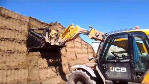 Резчик силоса на телескопическом погрузчике JCB