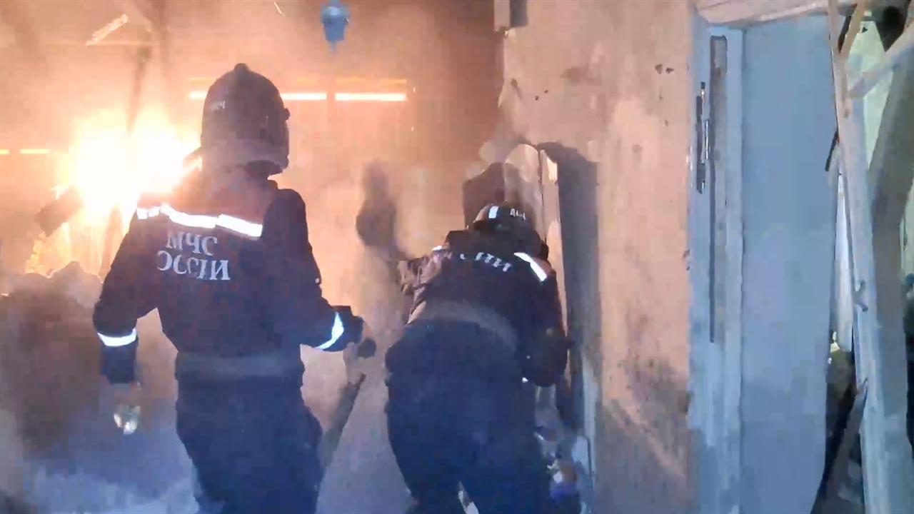 Тело женщины извлекли из-под завалов разрушенного из-за атаки ВСУ в Донецке дома