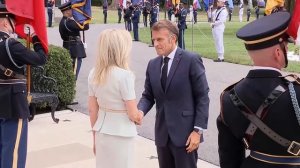 Президент Франции Макрон прибыл в Белый дом, 18 августа 2025 года