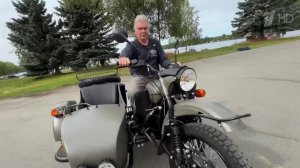 Владимир Путин подарил мотоцикл "Урал" жителю Аляски Марку Уоррену