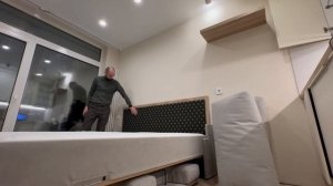 Диван Olissys очень мягкий, выполнен в современном стиле, крайне удобно на нём отдыхать