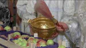 Православные верующие отмечают праздник Преображения Господня, в народе называемый Яблочным Спасом