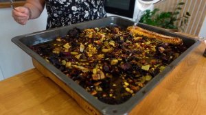 ВЕГАНЫ ДЕЛАЮТ СТЕЙКИ ИЗ КАПУСТЫ ПОД СОУСОМ ИЗ ОВОЩНЫХ ОЧИСТОК ♂️