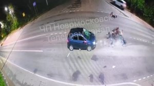😱 Страйк из мотоциклистов — водитель Opel снёс сразу трёх подростков на питбайках в Тульской област