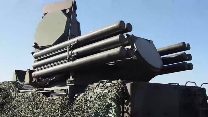 SHOT: около 10 взрывов прогремело в небе над Волгоградом