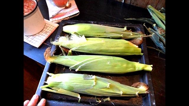 Очень вкусная кукуруза запеченная в листьях в духовке