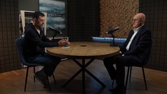 Он ЛЕЧИТ спину без таблеток и ОПЕРАЦИЙ. Секреты ЗДОРОВОЙ спины от хирурга смотреть онлайн