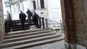 Музыка на узких улочках Венеции!