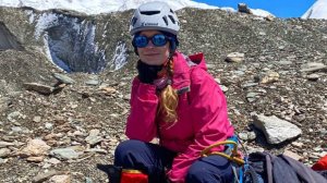 Российская альпинистка уже неделю без еды и воды ждет спасения на пике Победы