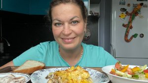 МУКБАНГ КАРТОФЕЛЬНАЯ ЗАПЕКАНКА С КУРИЦЕЙ И ГРИБАМИ/САЛО/ОВОЩНОЙ САЛАТ/MUKBANG ЕДА ОБЖОР