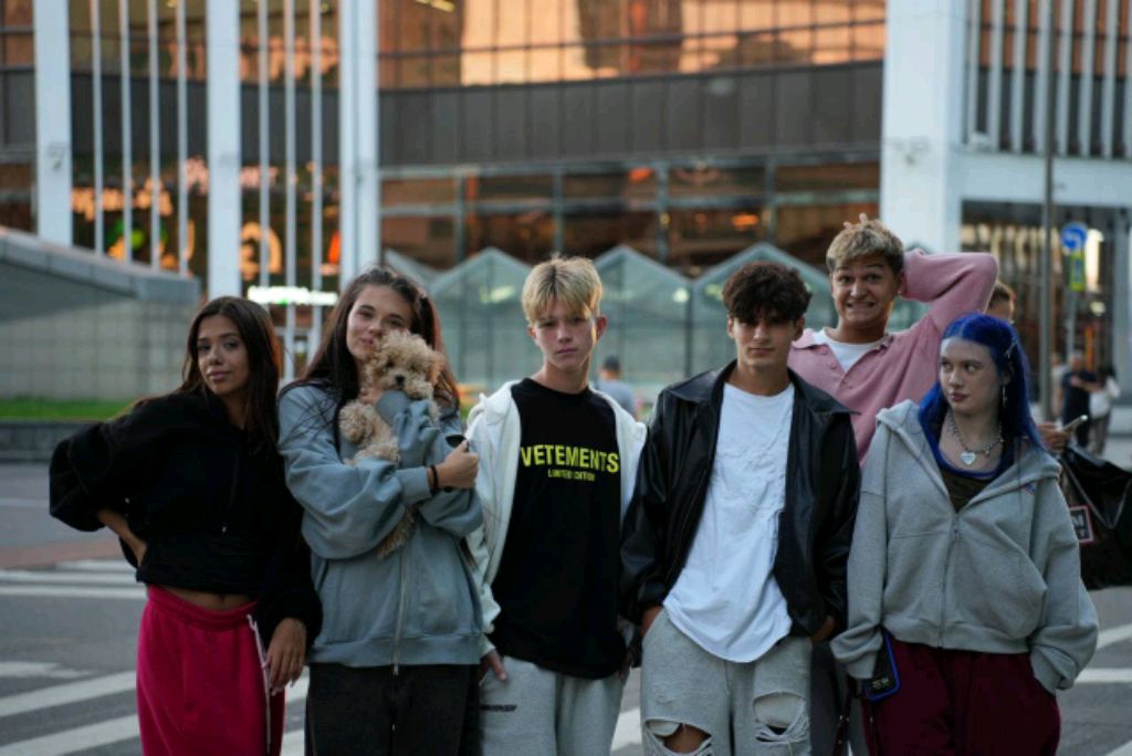 лол смотреть онлайн