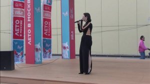 Человек с другой планеты.  Исполняет Евгения Доброванова.