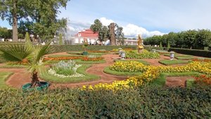 Гуляем по парку Петергофа...