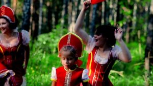 Подарок папе на день рождения от доченьки в виде танца, в котором задействованы все друзья