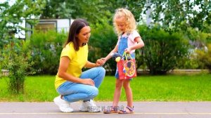 ПРЕВРАЩАЕМ ШКОЛЬНЫЕ ПРИНАДЛЕЖНОСТИ В СКВИШИ!  И ЭТО ДЕЙСТВИТЕЛЬНО КРУТО! Гениальные идеи для школы!