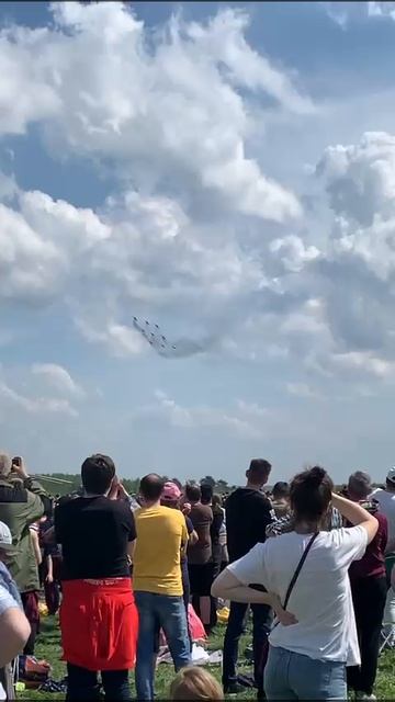 Девять МиГ-29 вираж над полосой смотреть онлайн