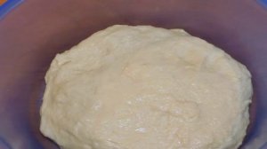 Белый хлеб с сыром и орехами