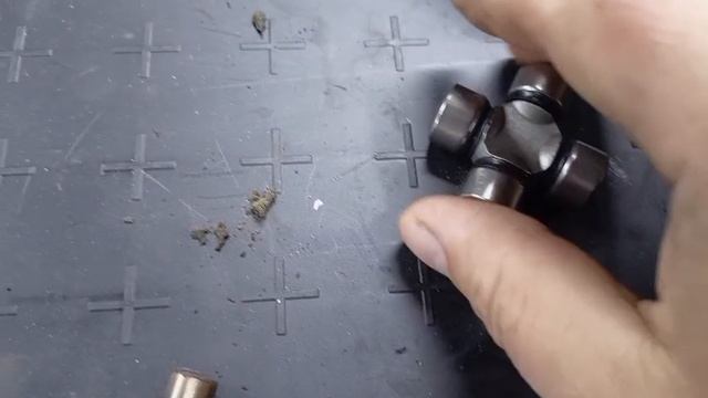 3 Замена карданчика в рулевой колонке Люфт на 365 000км Хвала коммерческому транспорту Едем дальше