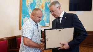 Глава Ставрополья вручил награду родным погибшего Героя России